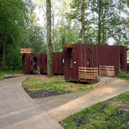 Waterside Luxury Escape بيت للعطل